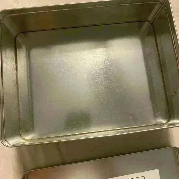 Mr Peanut Planters Nuts Decorative Christmas Tin. 9” w x 6 3/4” l - Picture 5 of 7